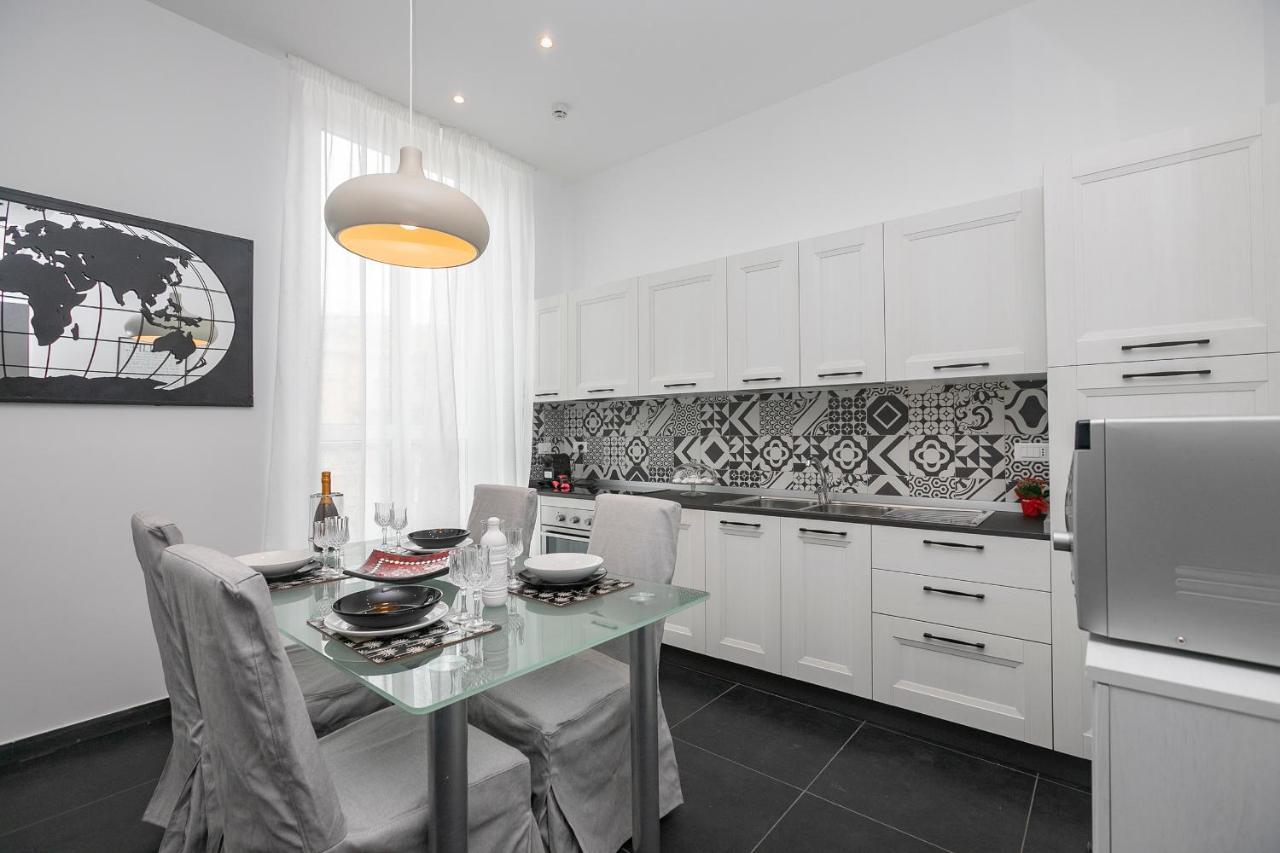 Real Italian Estate - Luxury Black&White Genova Exterior foto